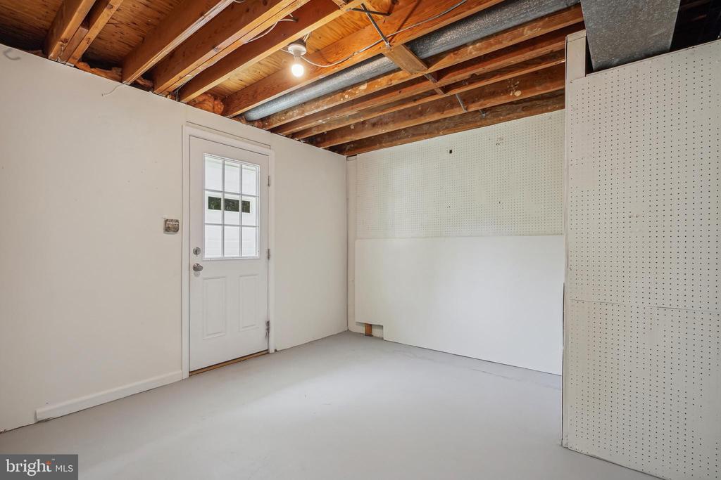 202 W MAPLE AVENUE