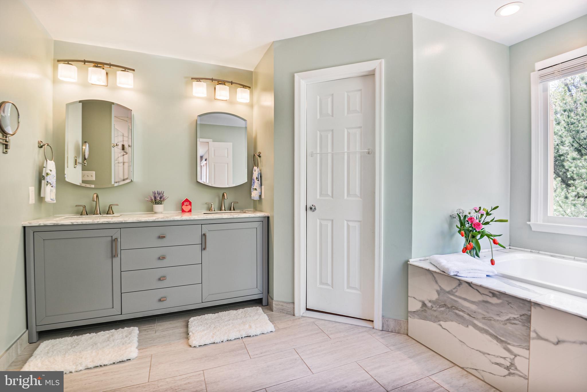 21243 RAVENWOOD COURT