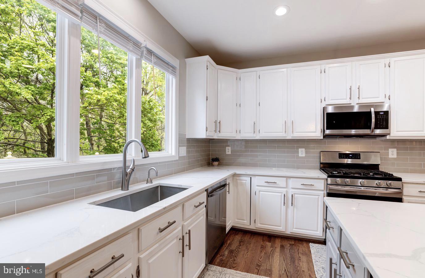 21243 RAVENWOOD COURT