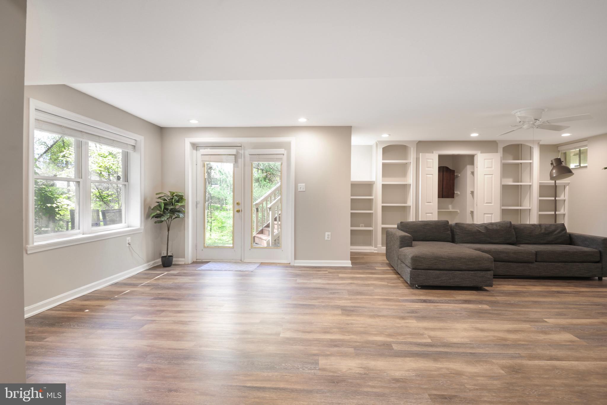 21243 RAVENWOOD COURT