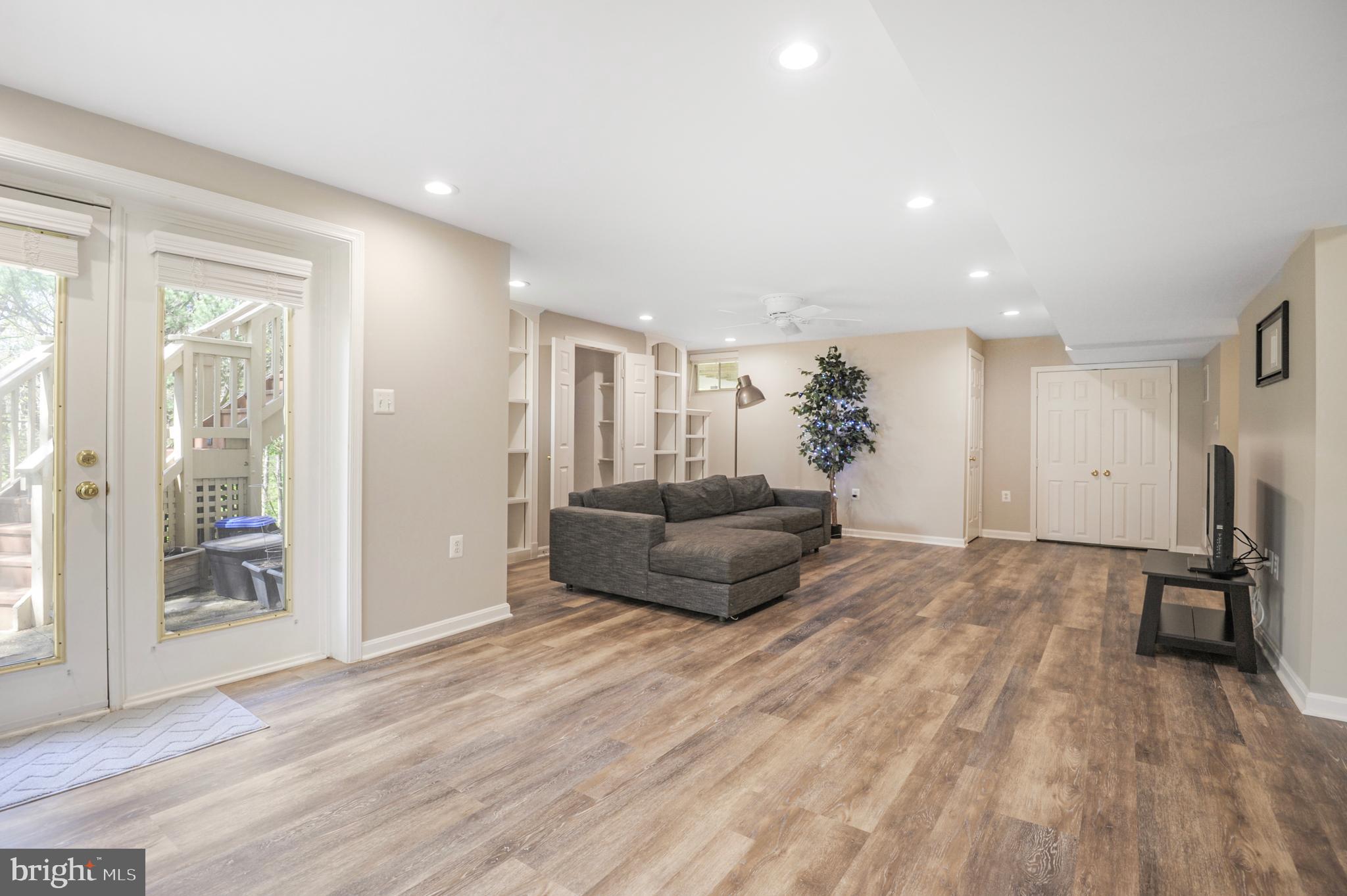 21243 RAVENWOOD COURT