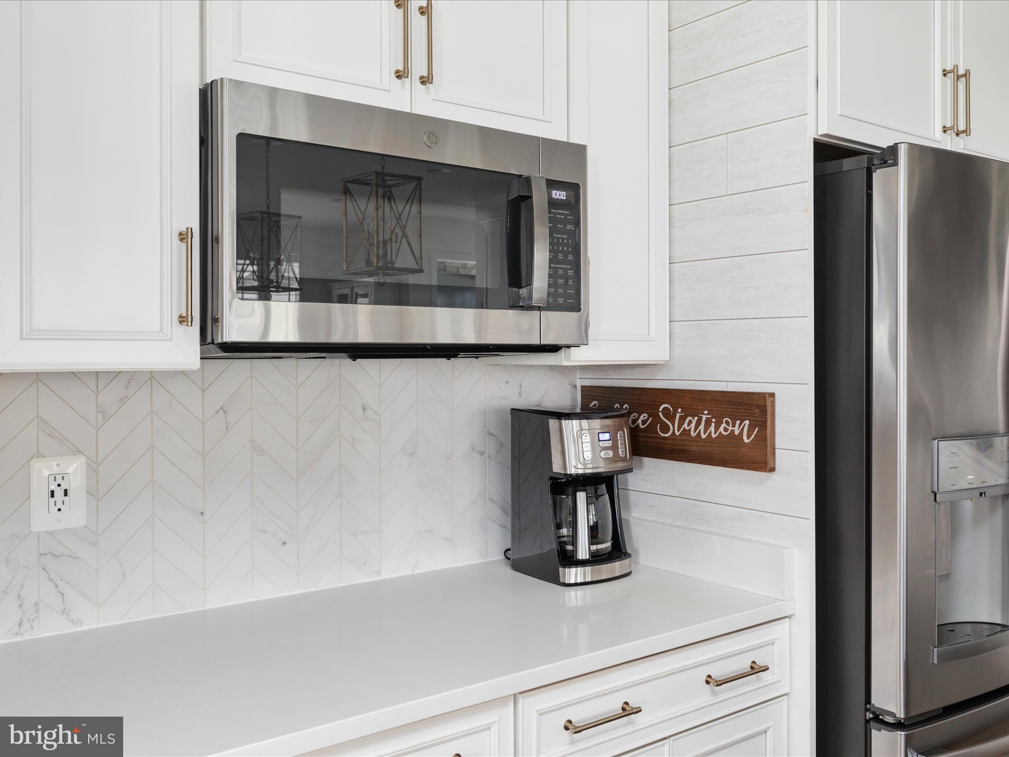 1126 ATHENA DRIVE SE