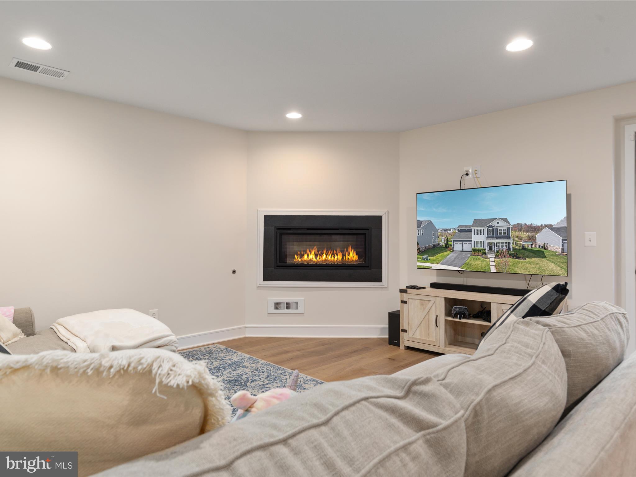 1126 ATHENA DRIVE SE