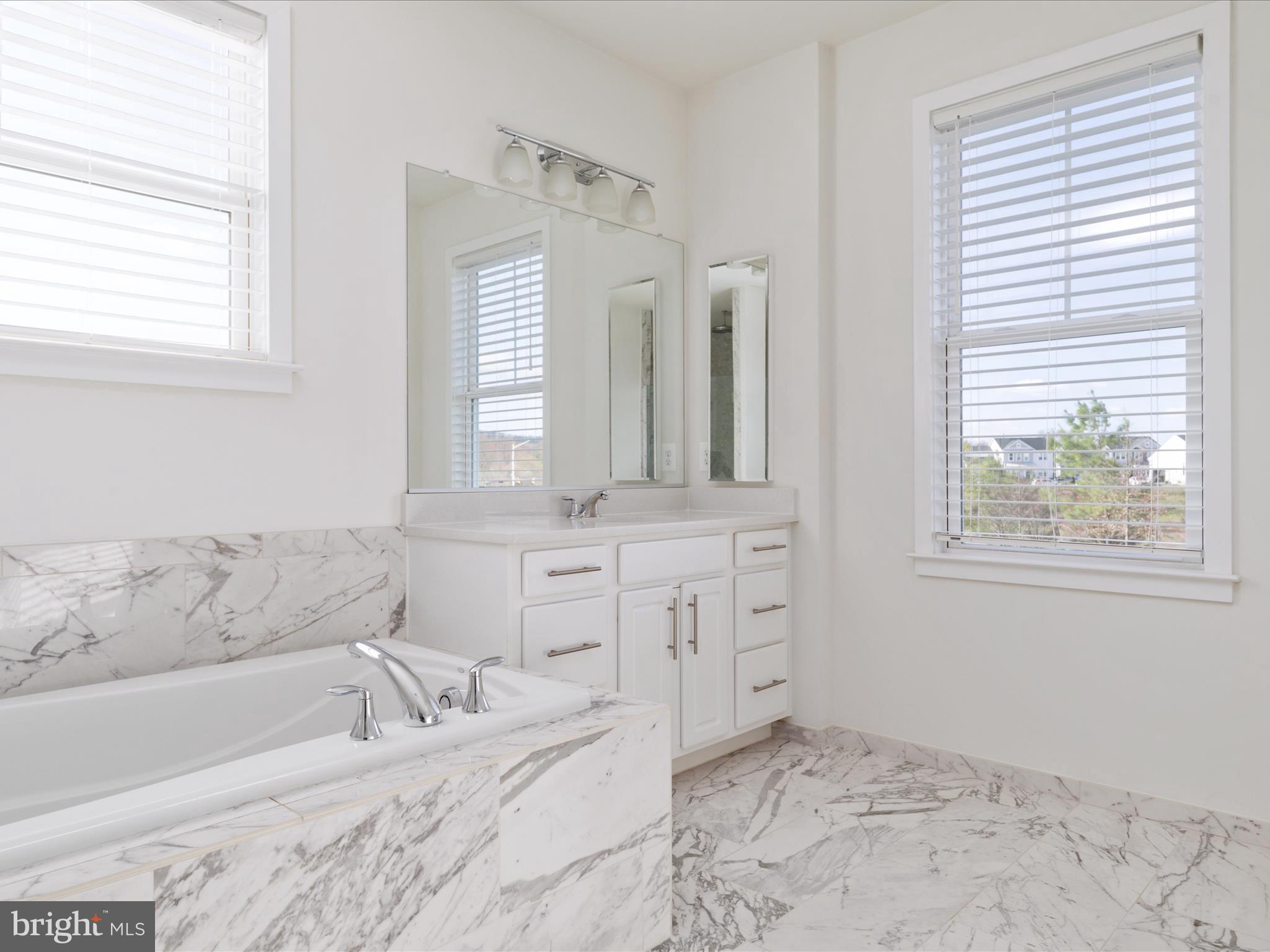 1126 ATHENA DRIVE SE