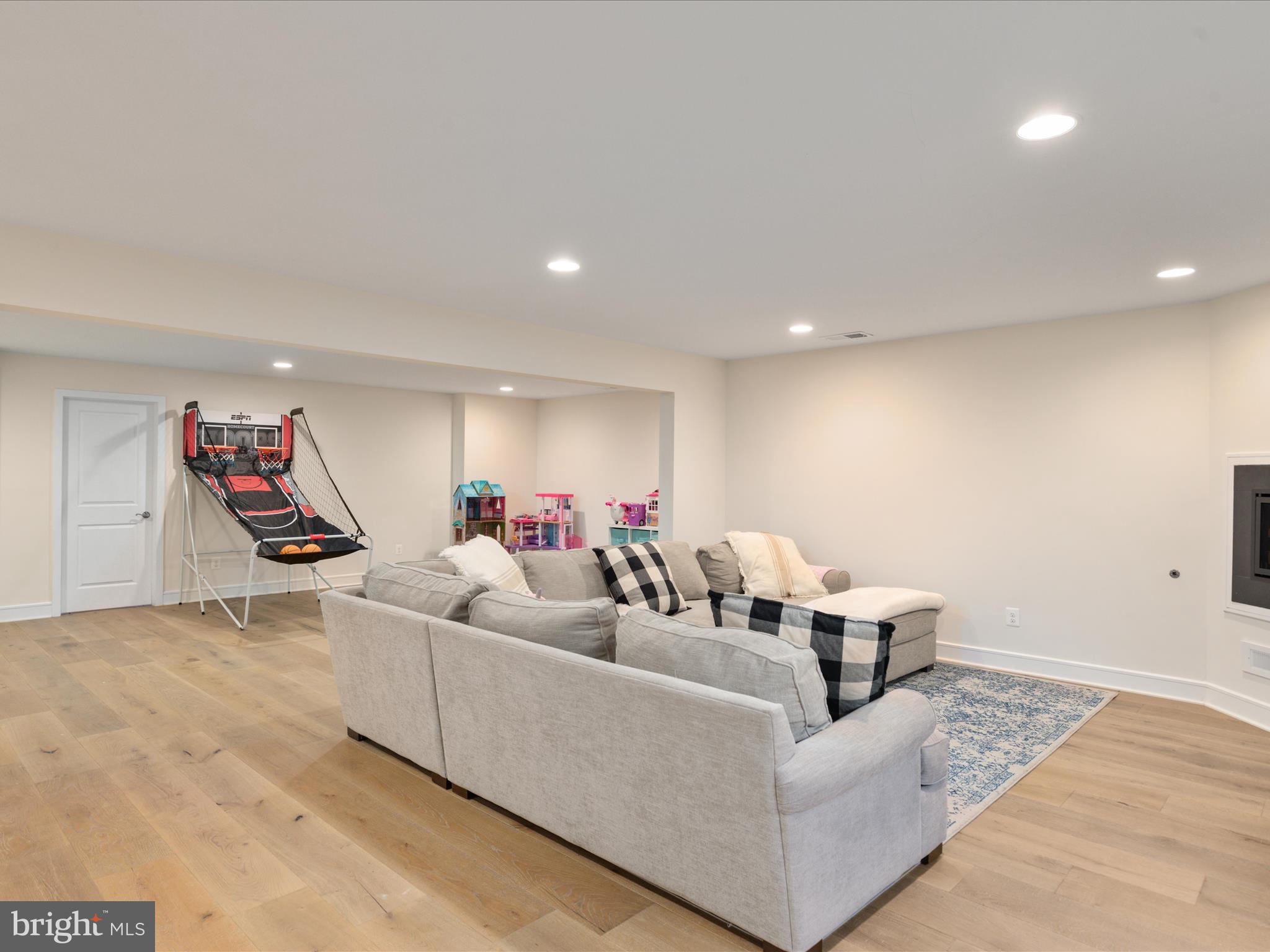 1126 ATHENA DRIVE SE