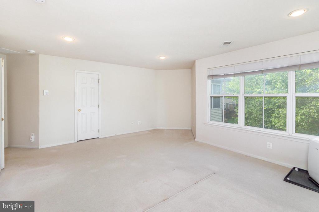 43095 HUNTERS GREEN