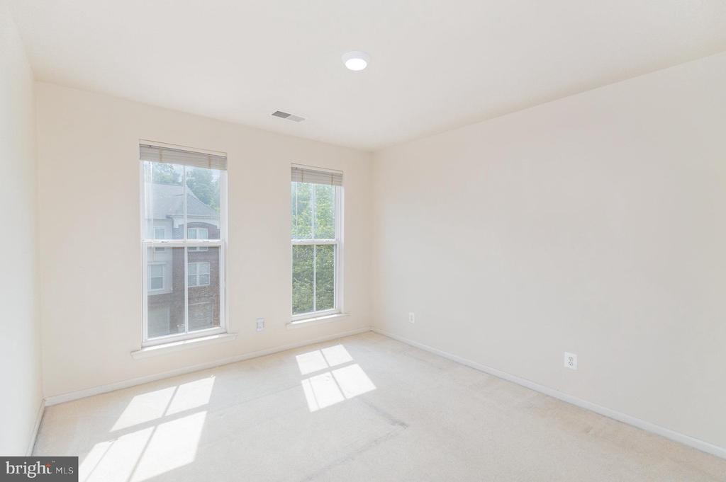 43095 HUNTERS GREEN