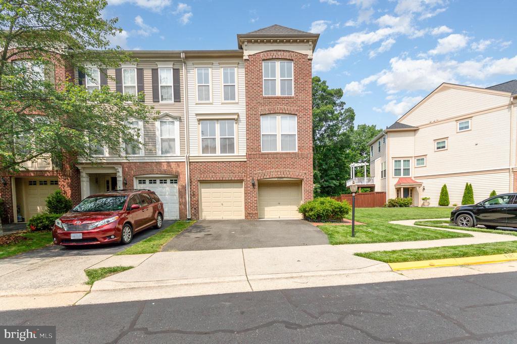 43095 HUNTERS GREEN