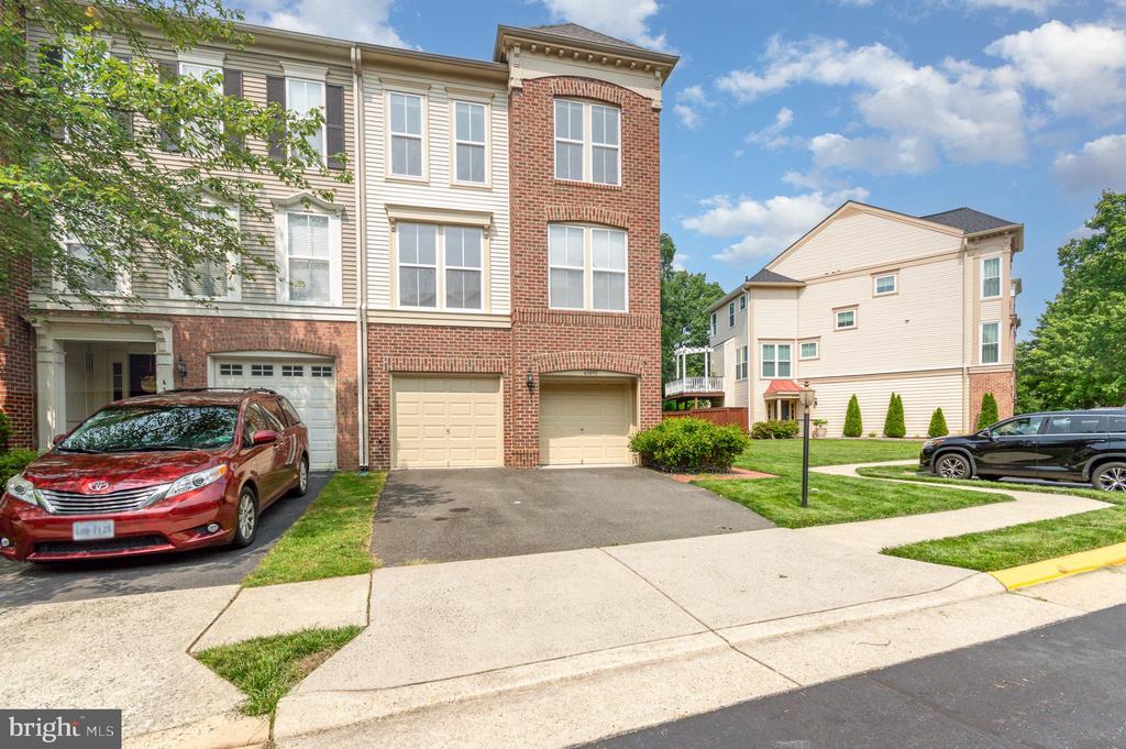 43095 HUNTERS GREEN