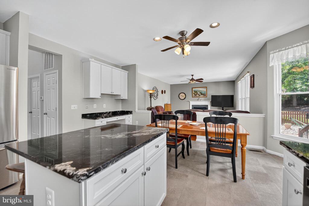 811 CASLA COURT SE