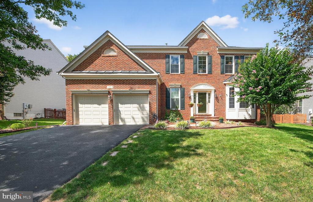 811 CASLA COURT SE