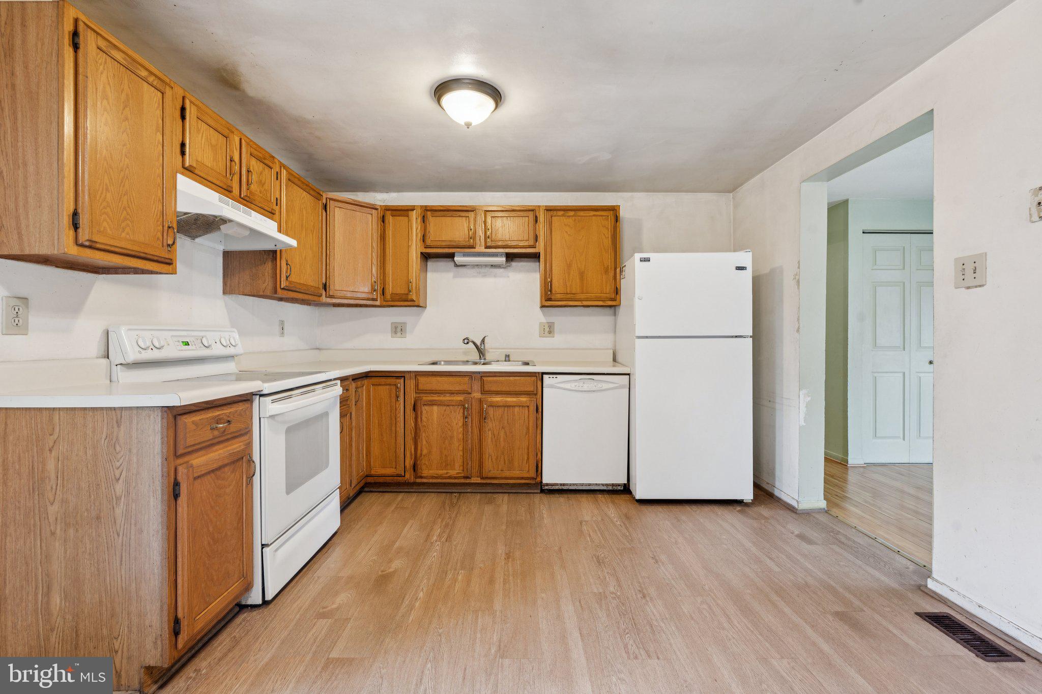 127 OAK VIEW DRIVE SE