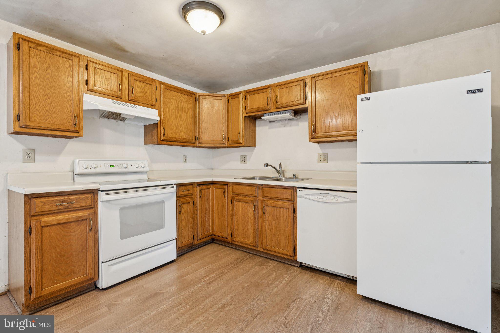 127 OAK VIEW DRIVE SE