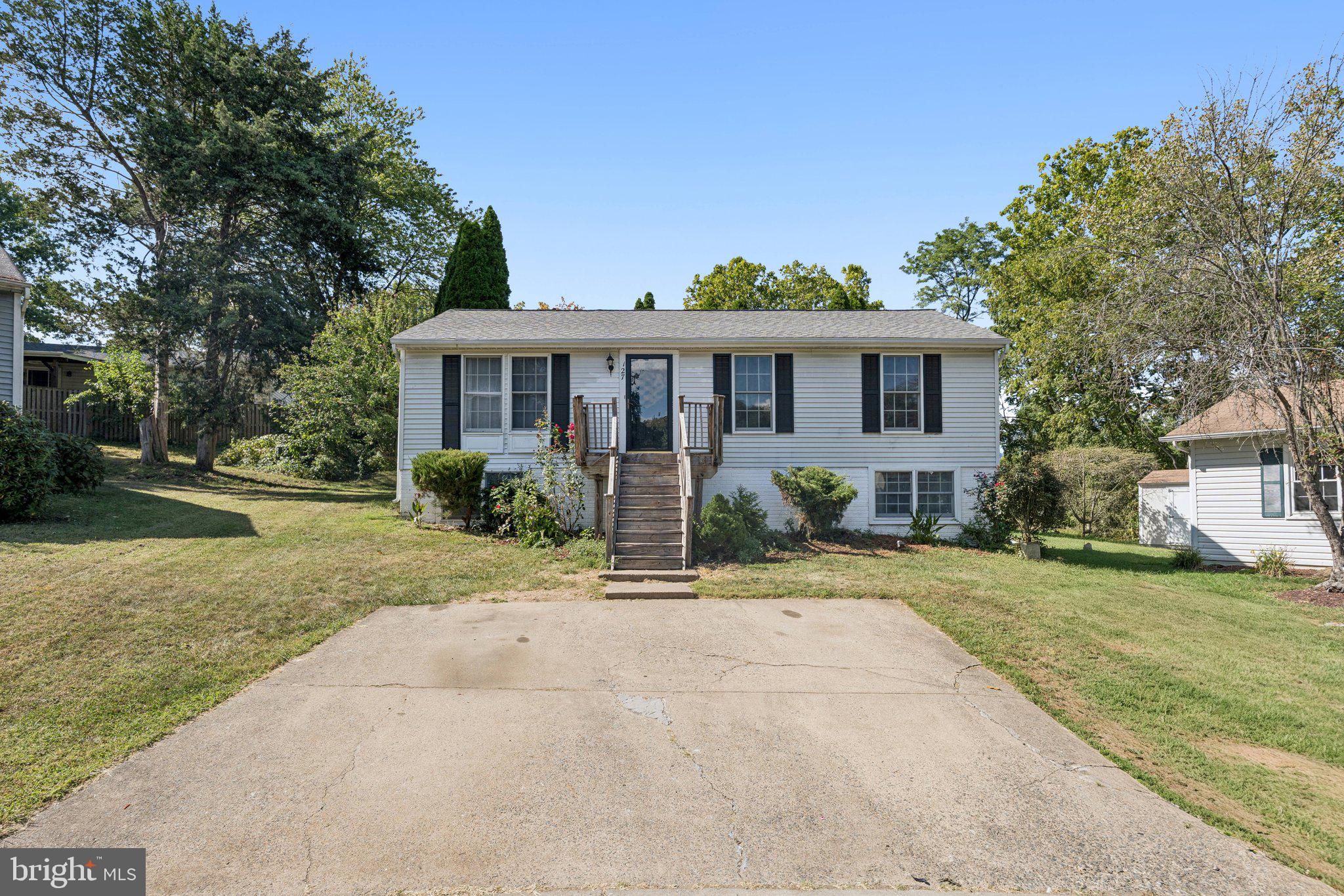 127 OAK VIEW DRIVE SE