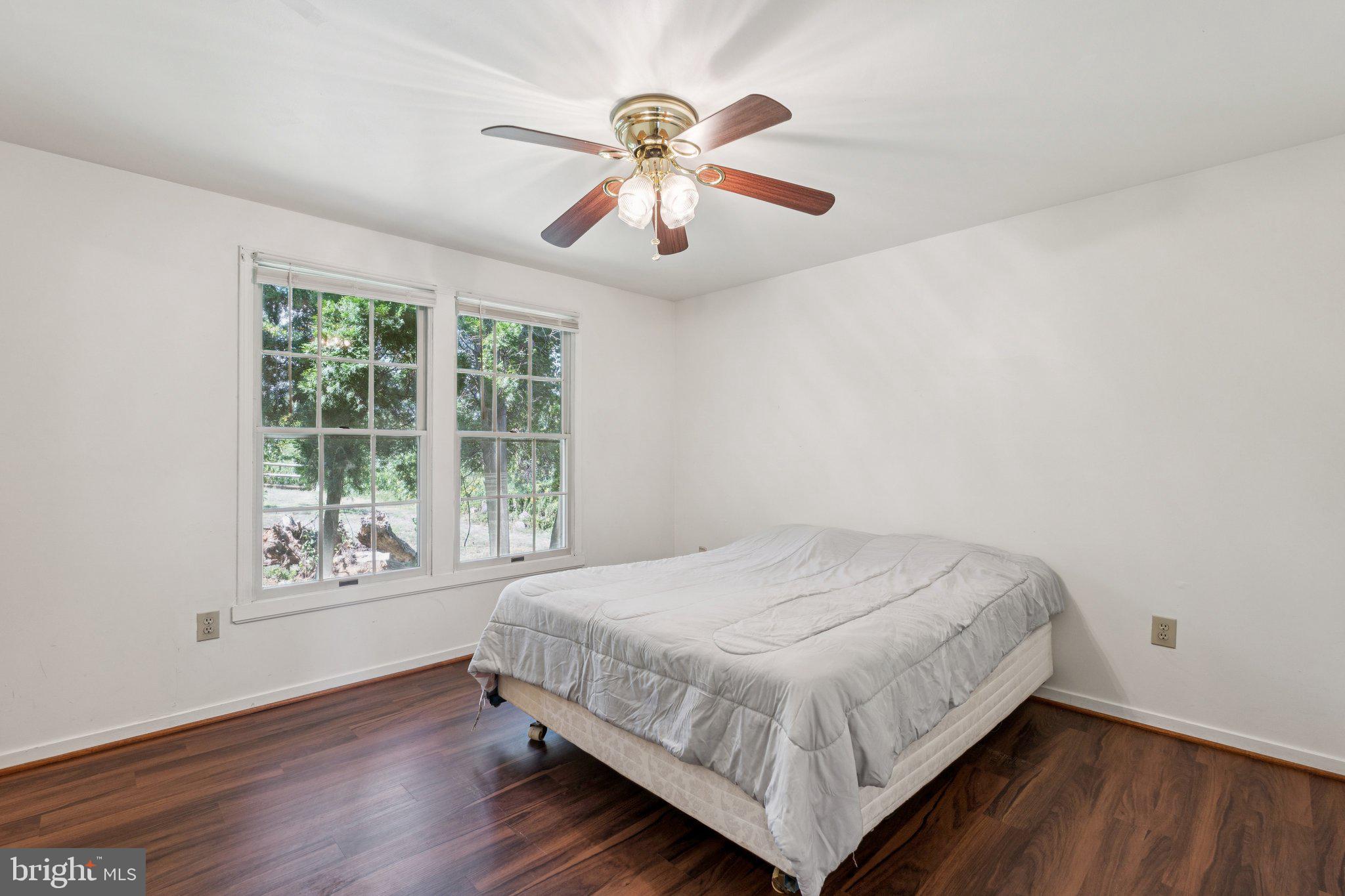 127 OAK VIEW DRIVE SE