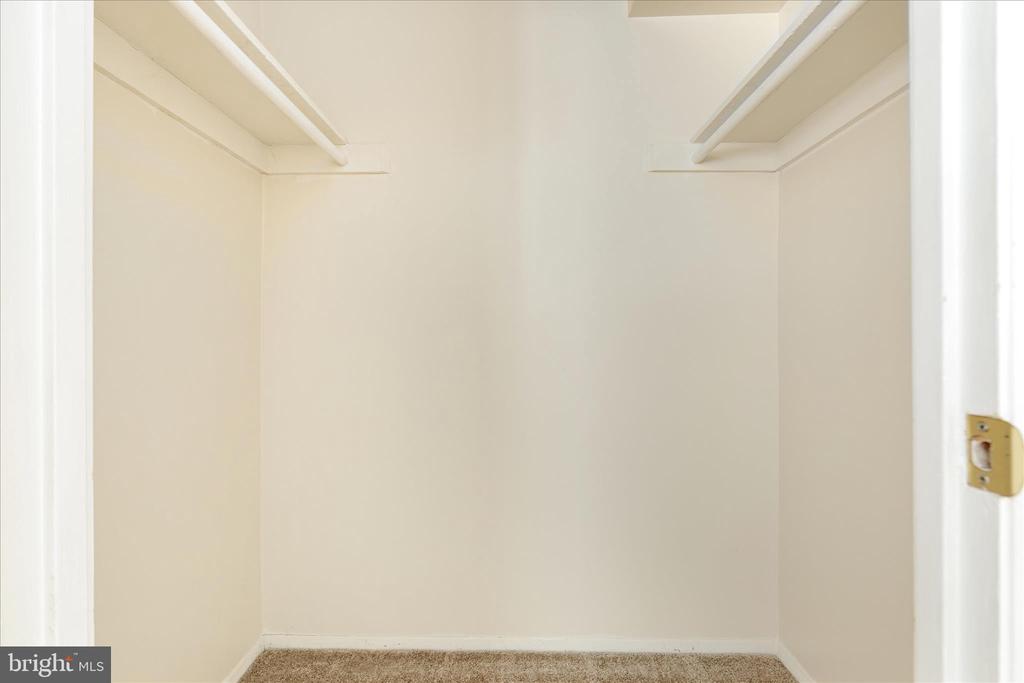 125 CLUBHOUSE DRIVE I SW 1