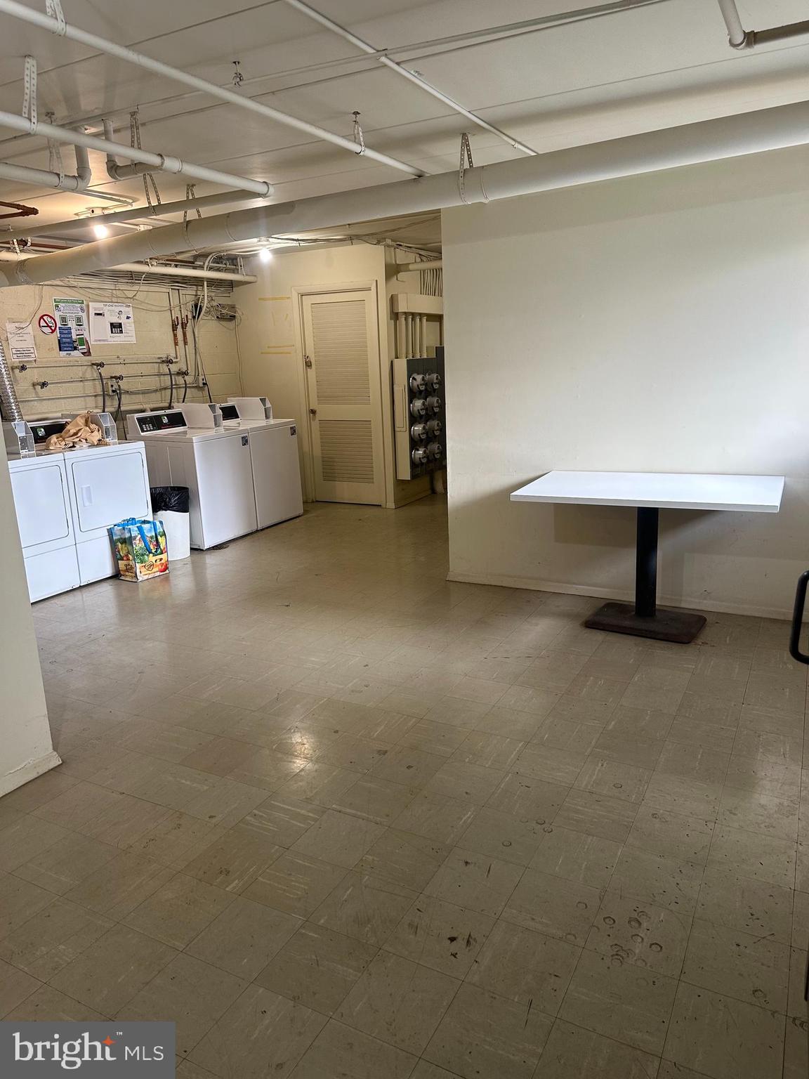 125 CLUBHOUSE DRIVE I SW 1