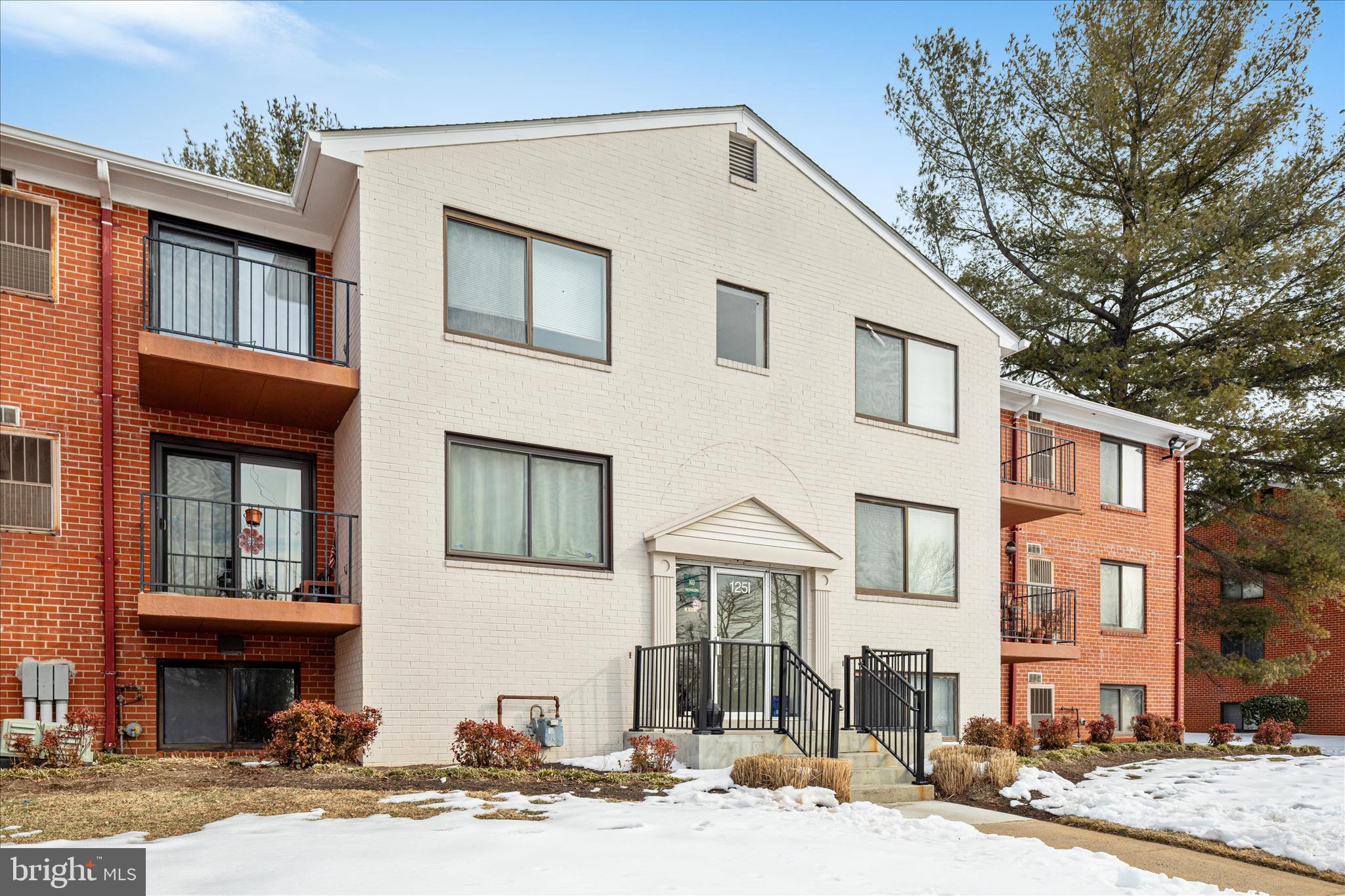 125 CLUBHOUSE DRIVE I SW 1