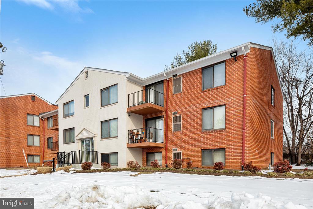 125 CLUBHOUSE DRIVE I SW 1