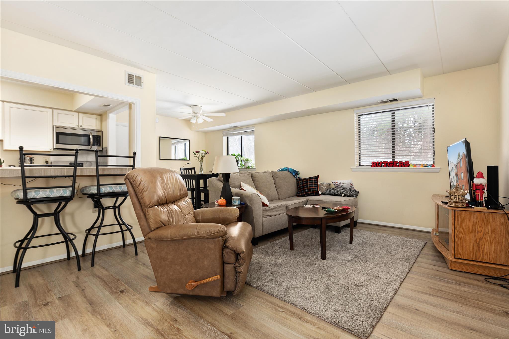 125 CLUBHOUSE DRIVE I SW 1