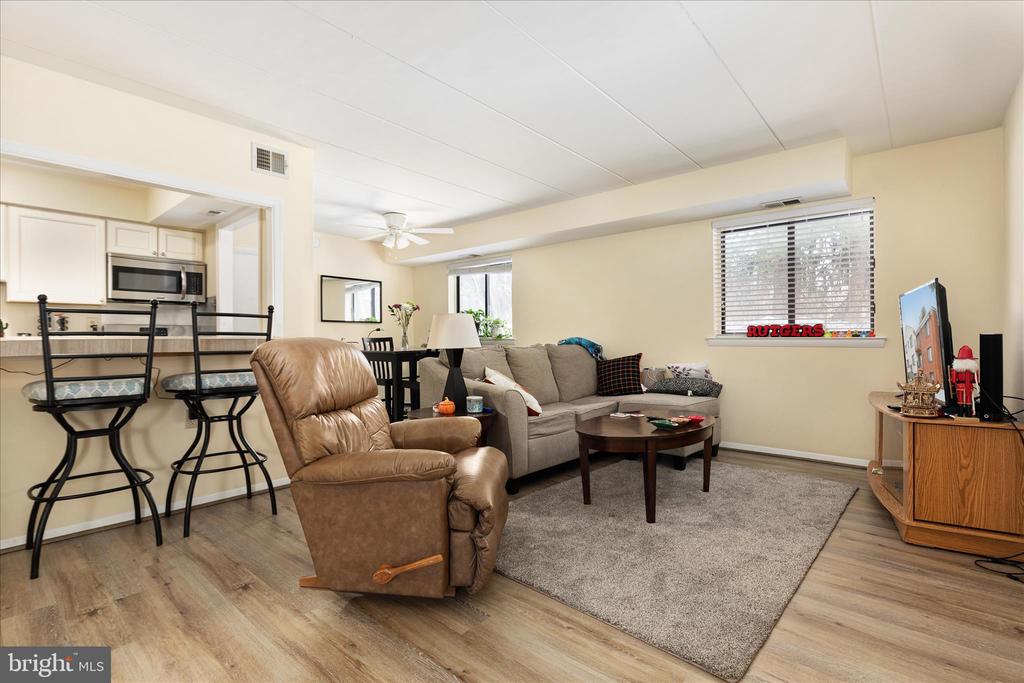 125 CLUBHOUSE DRIVE I SW 1