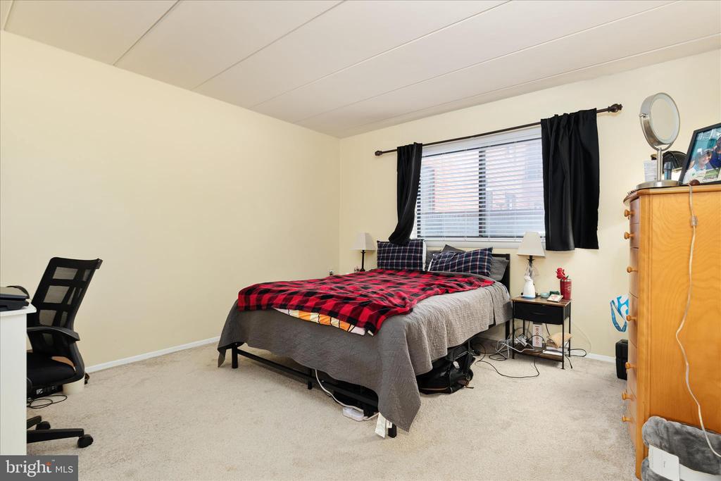 125 CLUBHOUSE DRIVE I SW 1