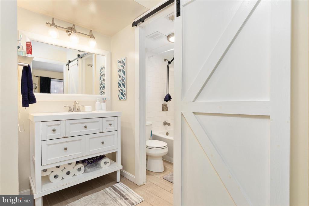 125 CLUBHOUSE DRIVE I SW 1