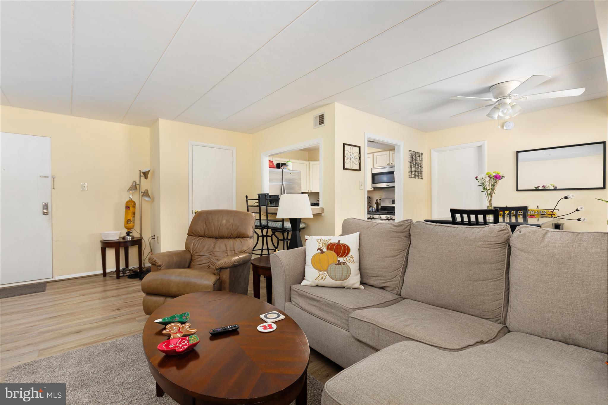 125 CLUBHOUSE DRIVE I SW 1