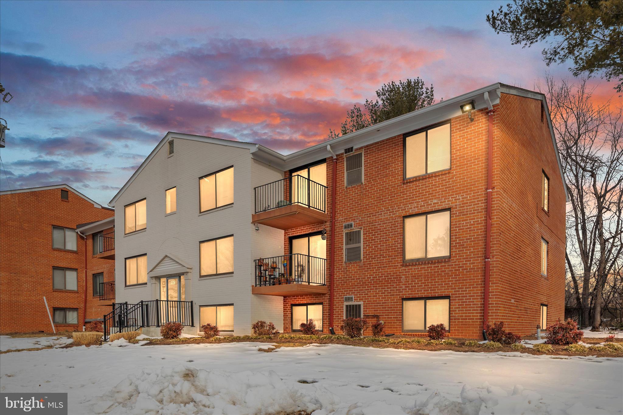 125 CLUBHOUSE DRIVE I SW 1