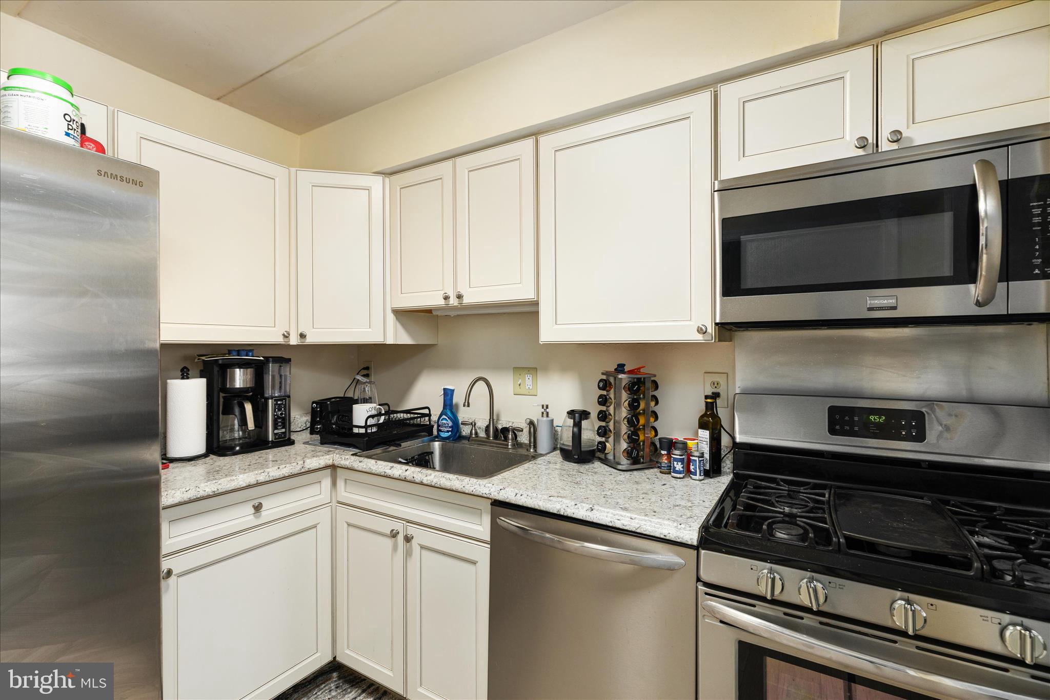 125 CLUBHOUSE DRIVE I SW 1