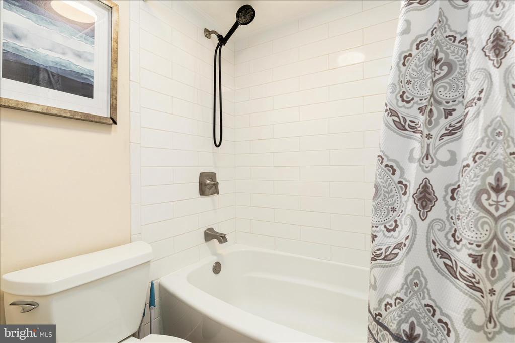 125 CLUBHOUSE DRIVE I SW 1