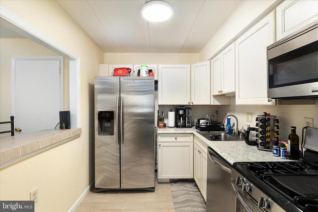 125 CLUBHOUSE DRIVE I SW 1
