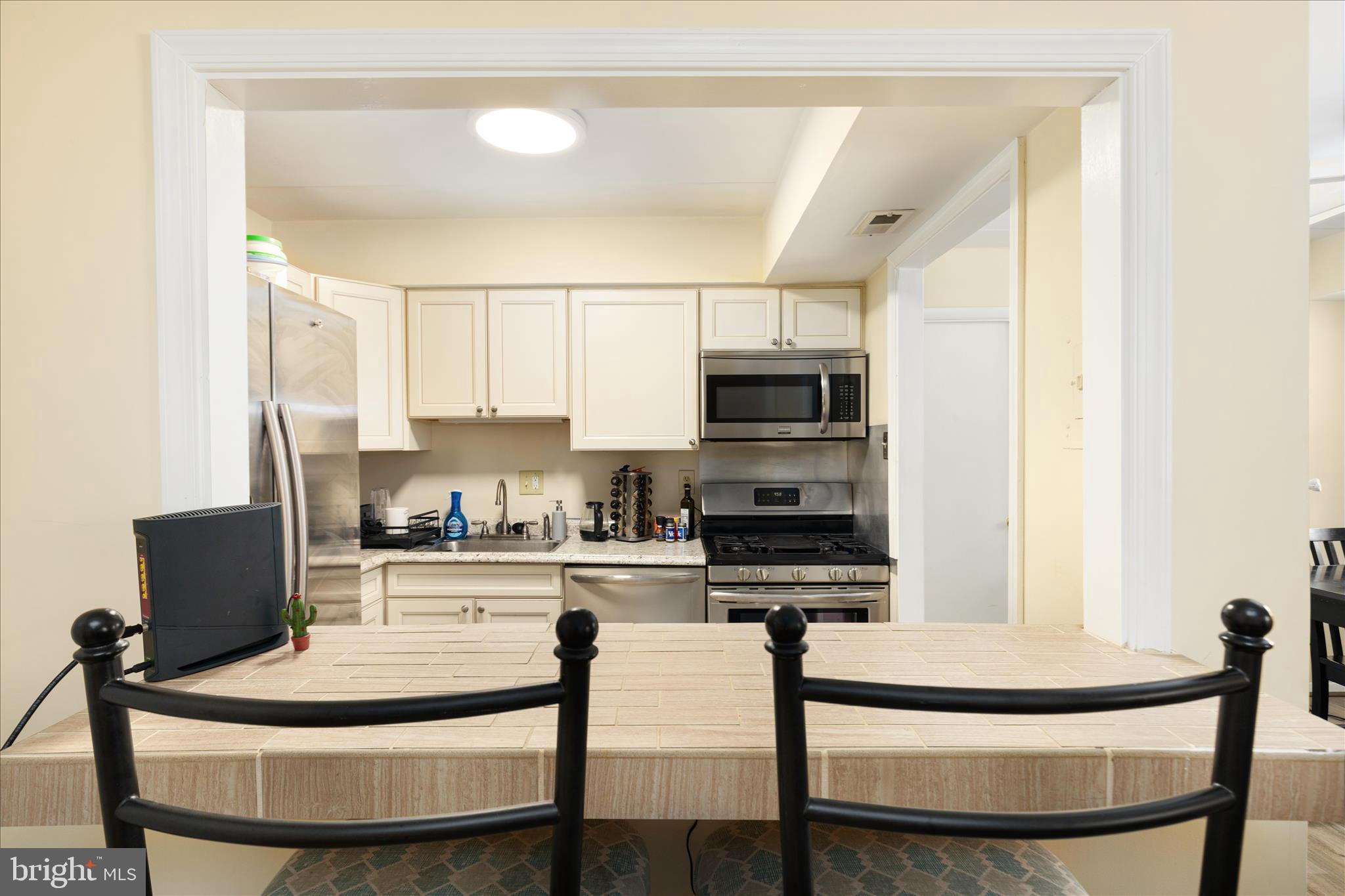 125 CLUBHOUSE DRIVE I SW 1