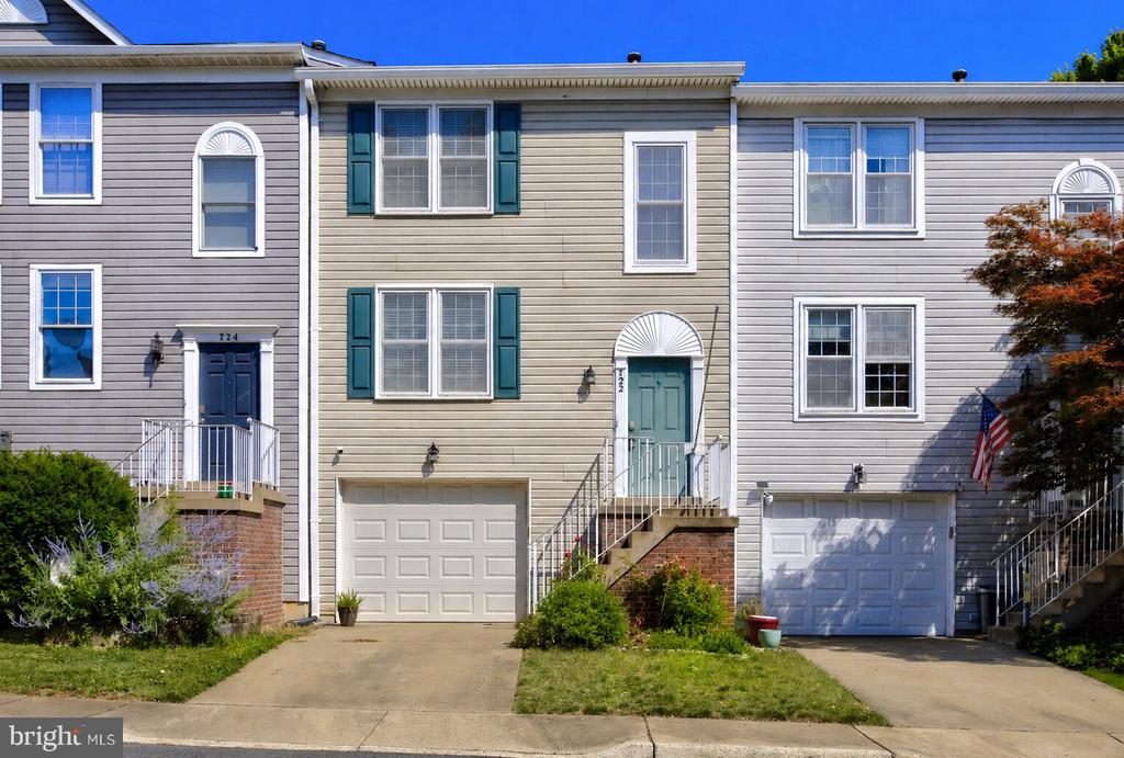 722 HETZEL TERRACE SE
