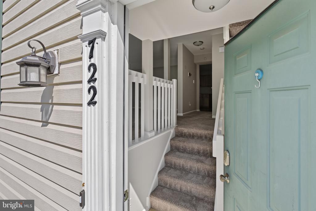 722 HETZEL TERRACE SE
