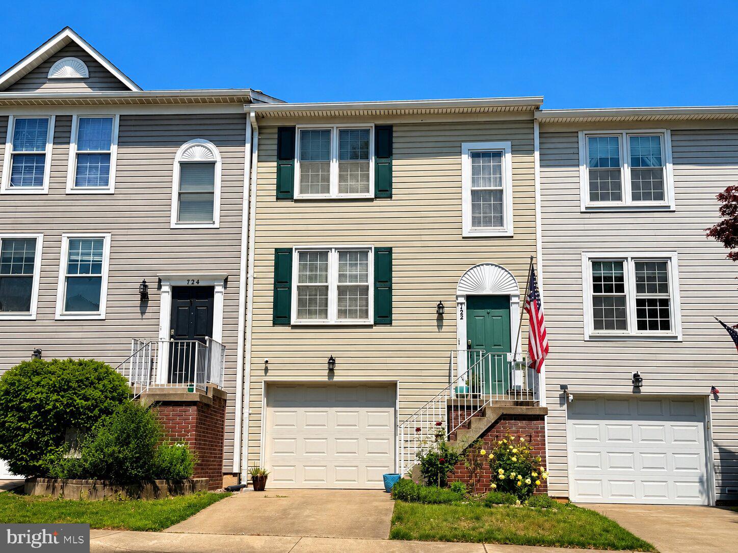 722 HETZEL TERRACE SE