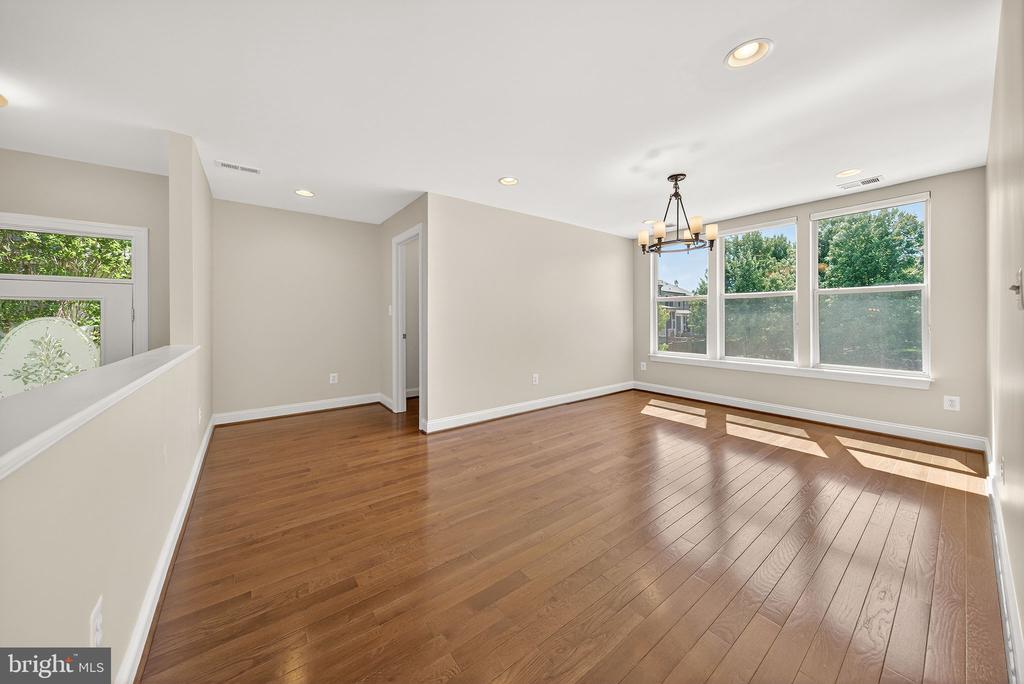 23394 EVENING PRIMROSE SQUARE