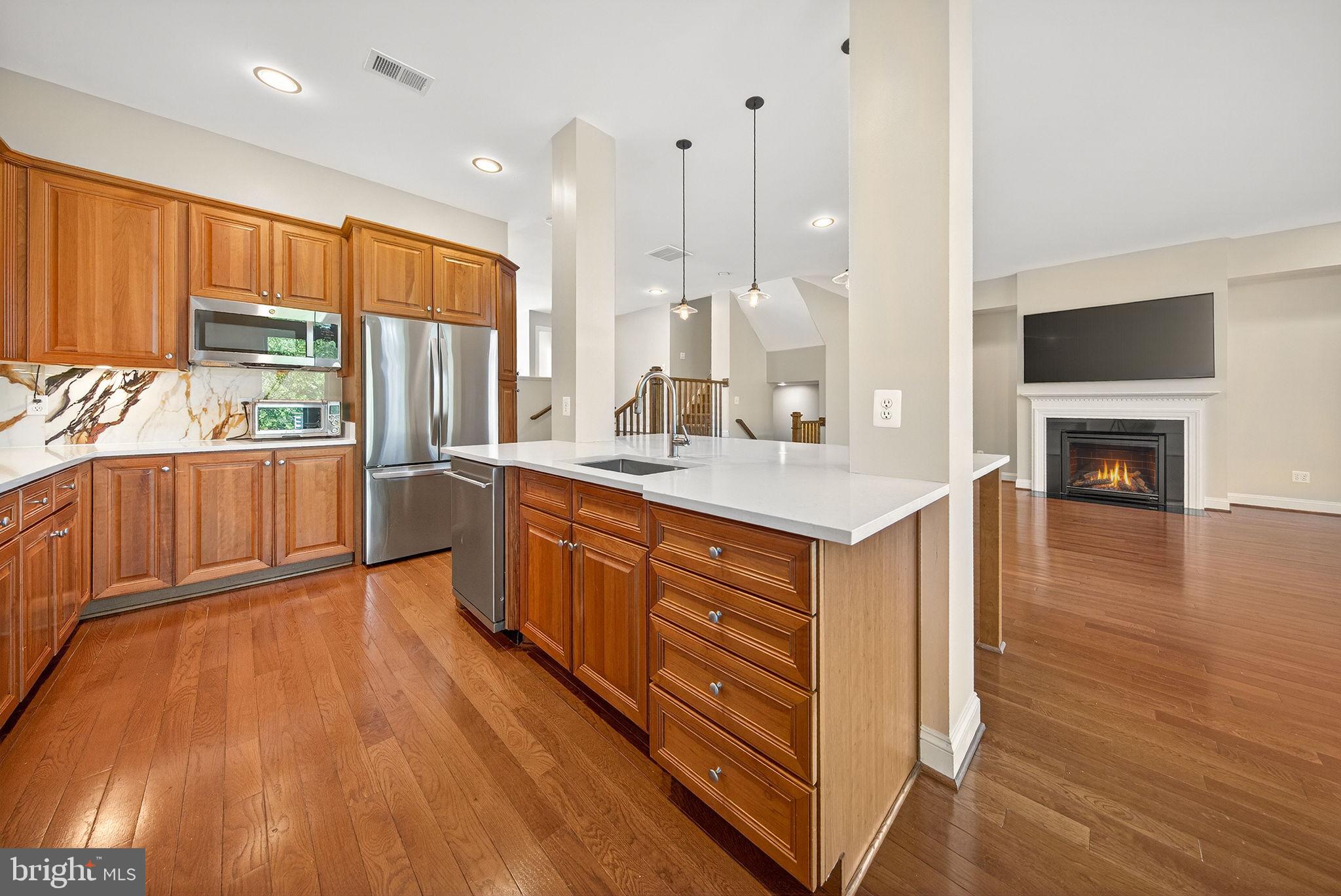 23394 EVENING PRIMROSE SQUARE