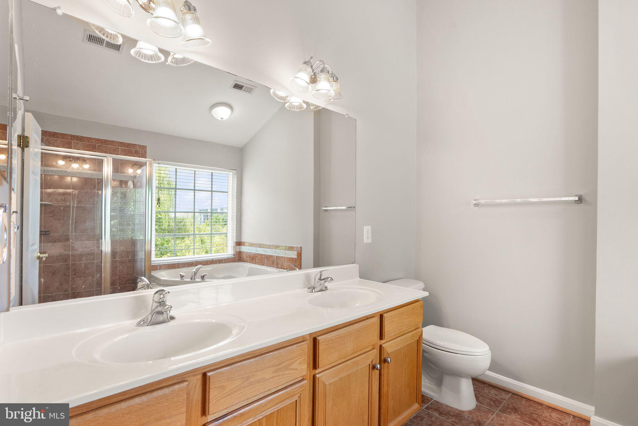 21776 LADYSLIPPER SQUARE