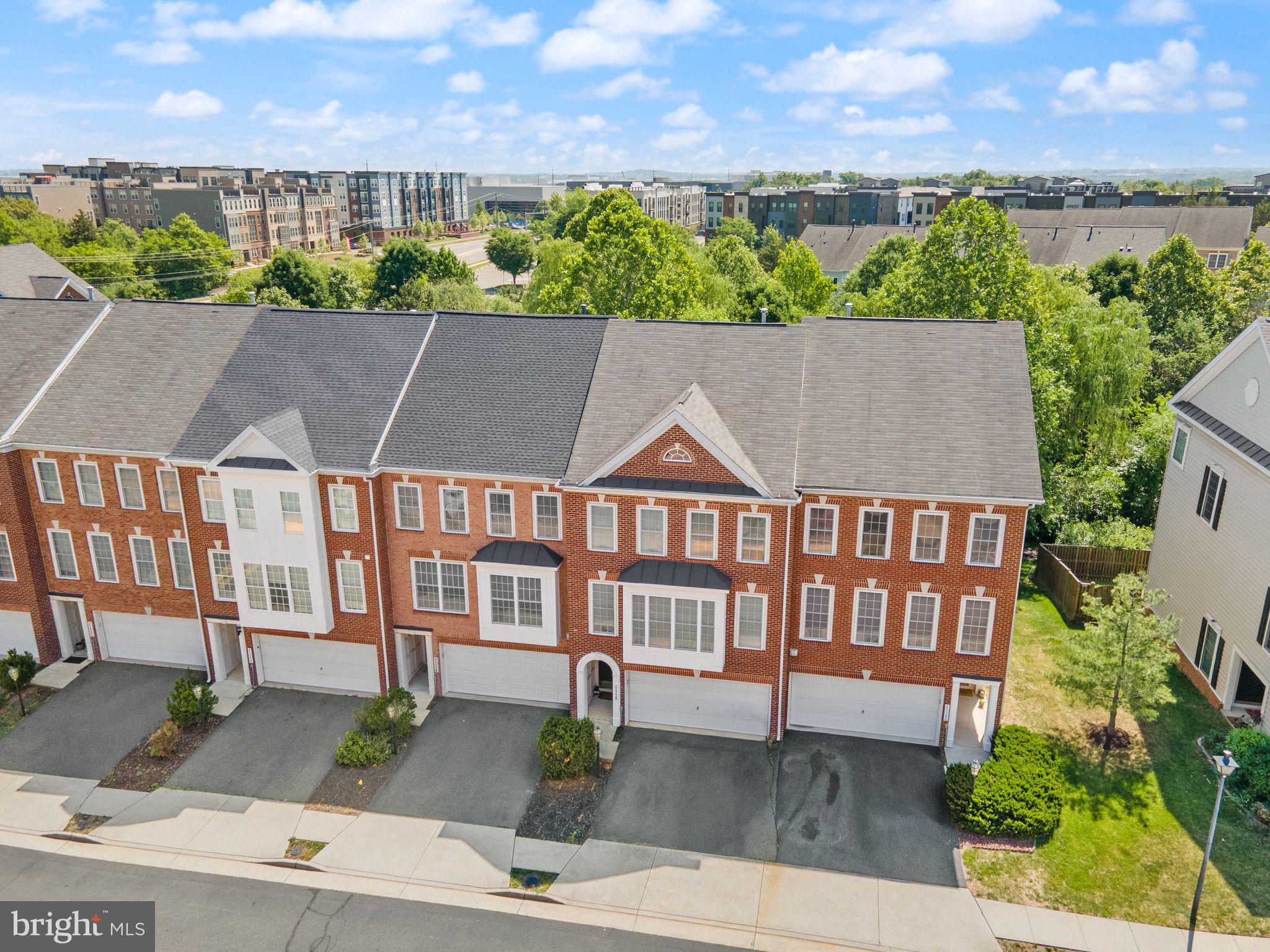 21776 LADYSLIPPER SQUARE