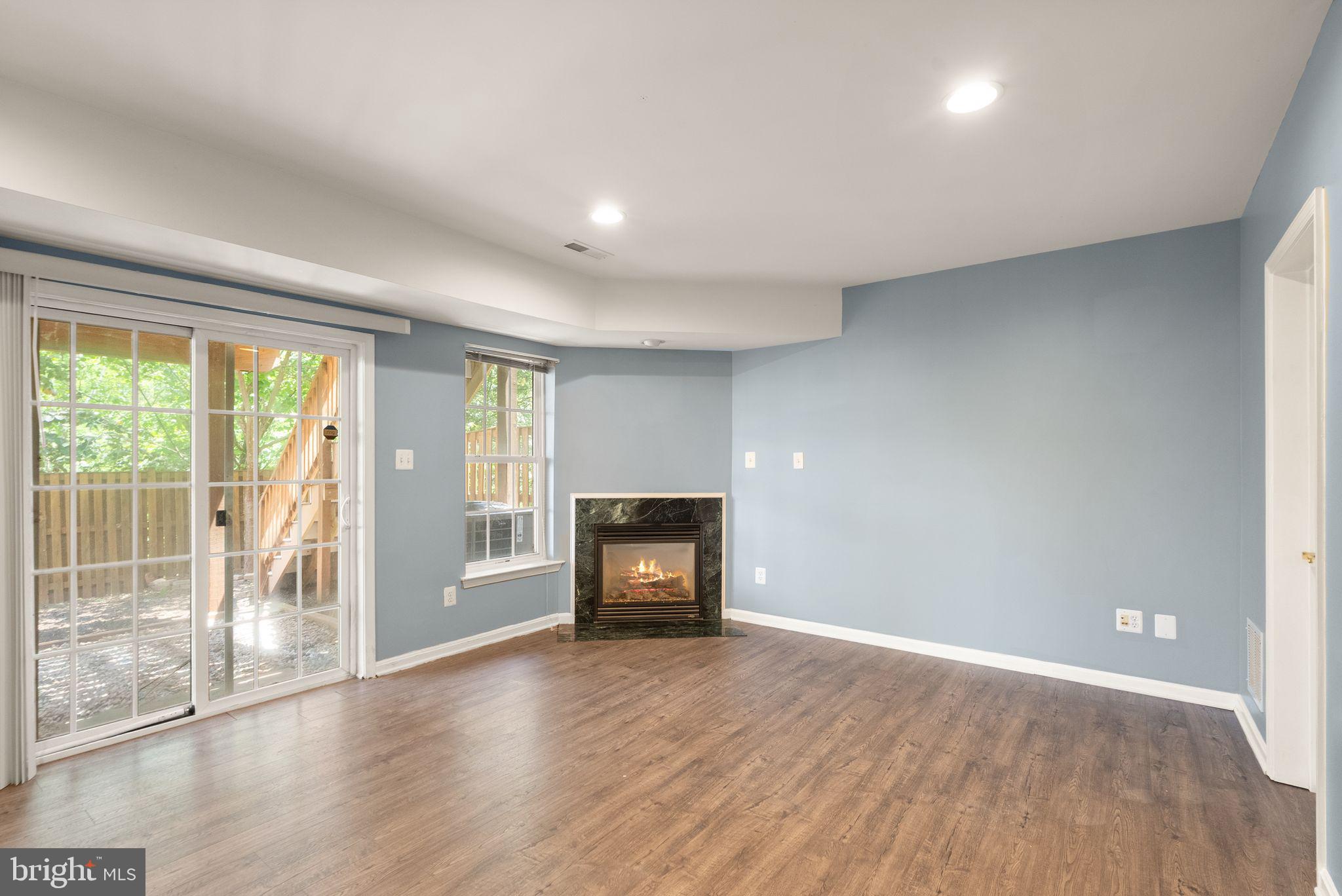 21776 LADYSLIPPER SQUARE