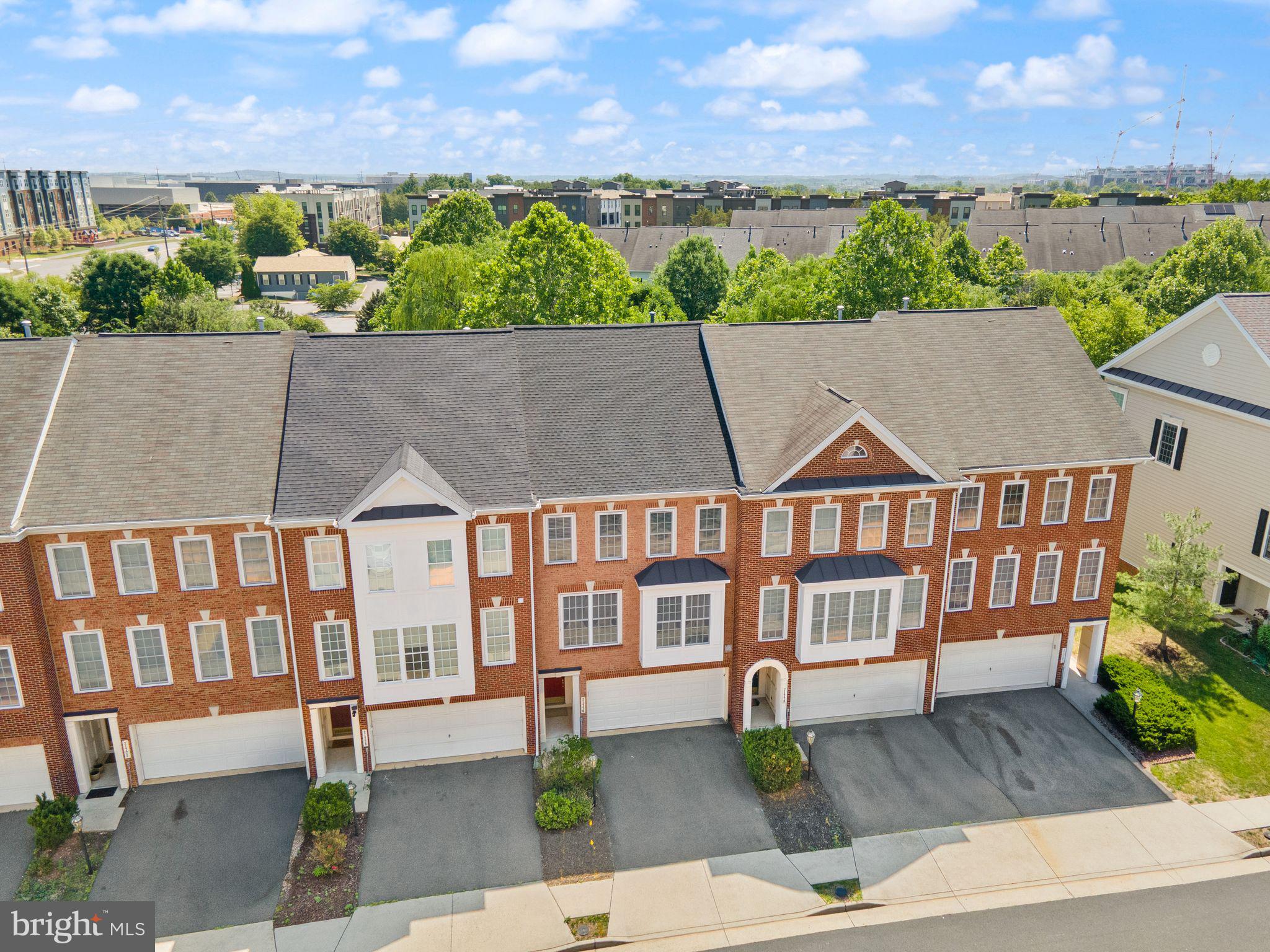 21776 LADYSLIPPER SQUARE