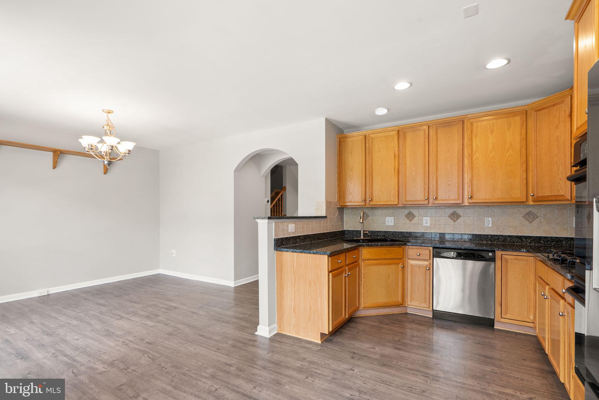 21776 LADYSLIPPER SQUARE