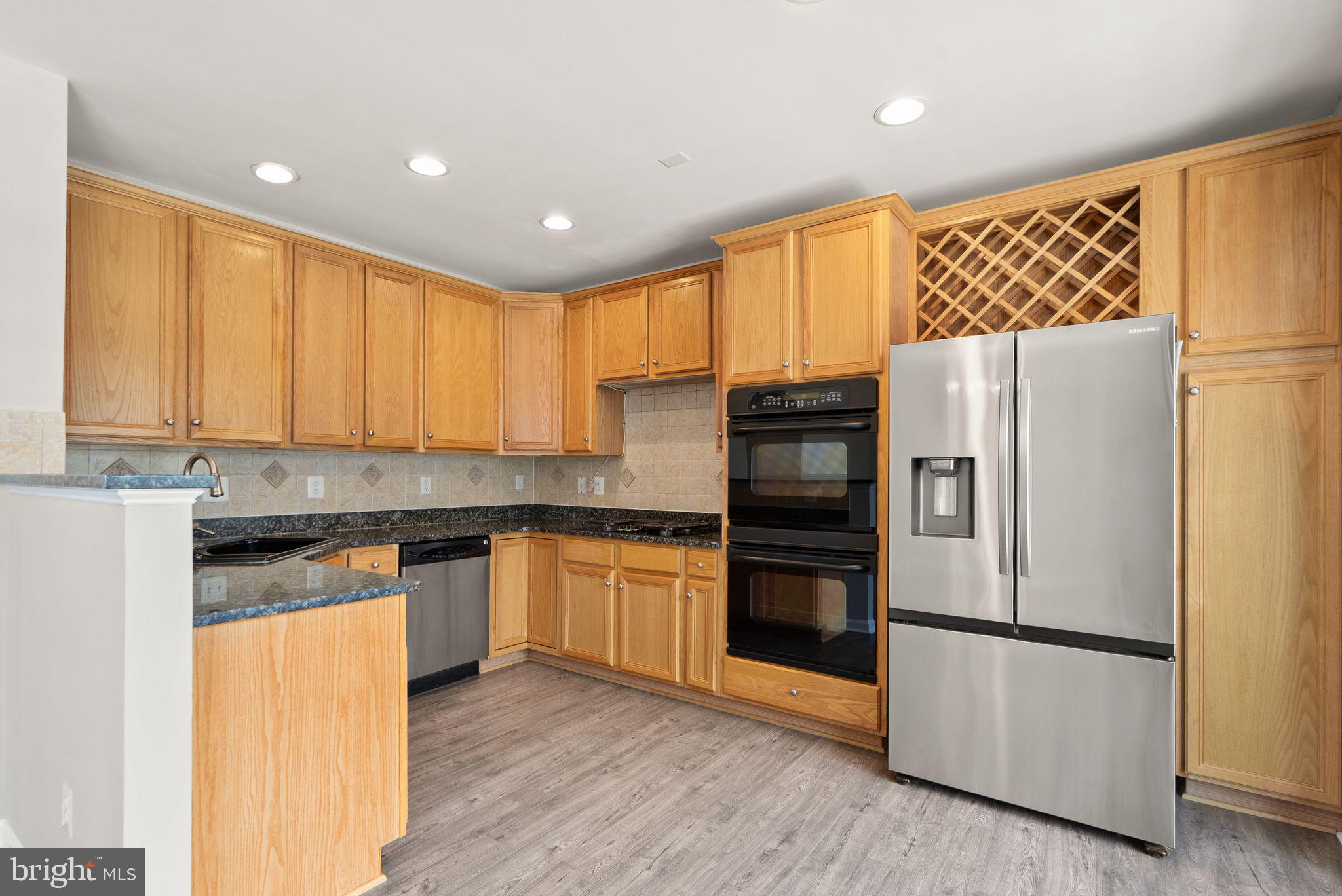 21776 LADYSLIPPER SQUARE