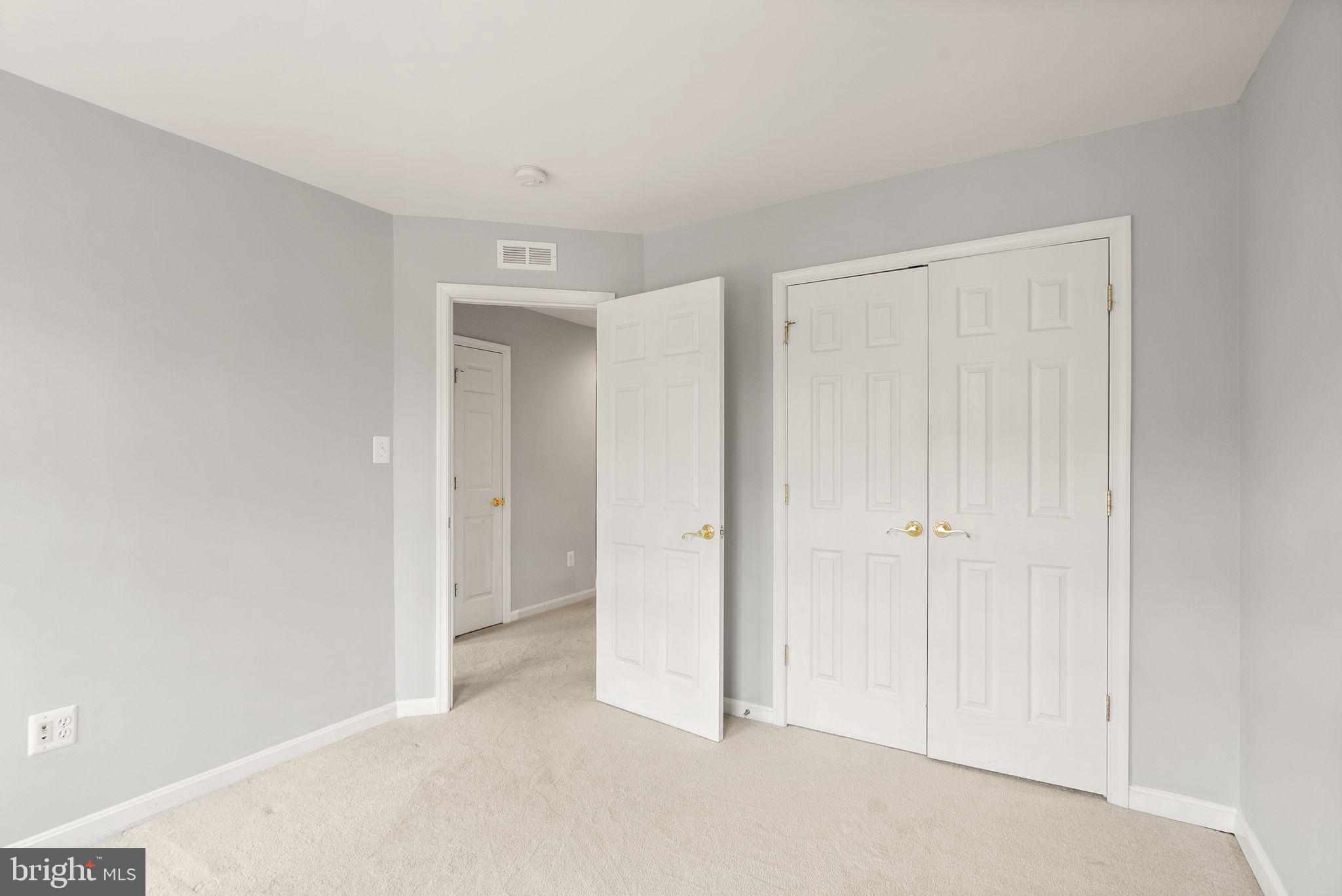 21776 LADYSLIPPER SQUARE