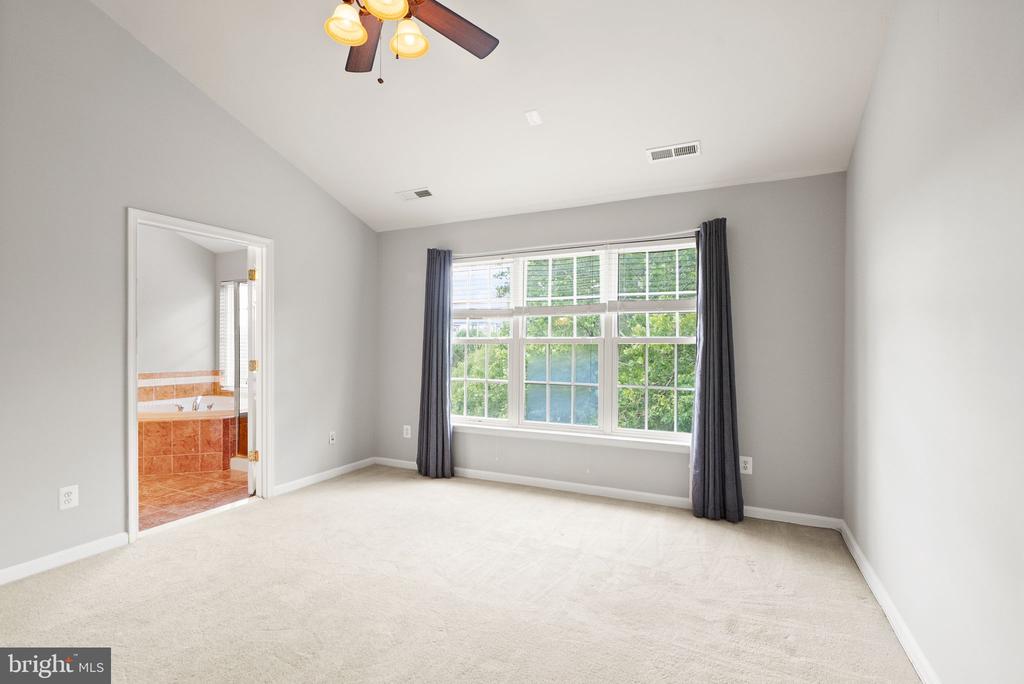 21776 LADYSLIPPER SQUARE