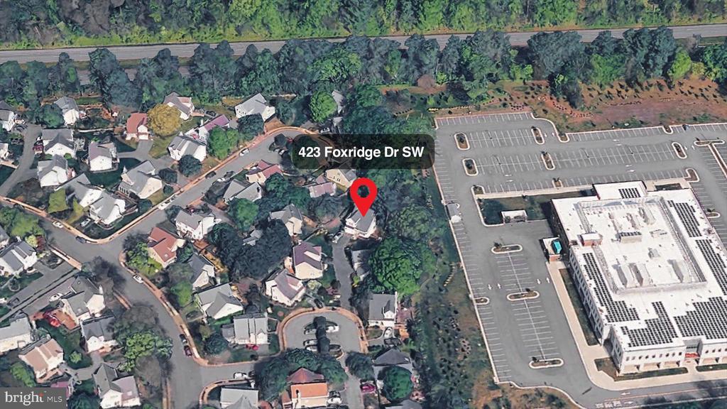 423 FOXRIDGE DRIVE SW
