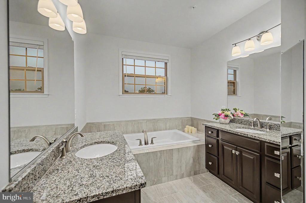 23398 EPPERSON SQUARE
