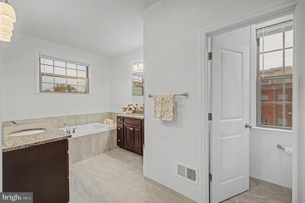 23398 EPPERSON SQUARE