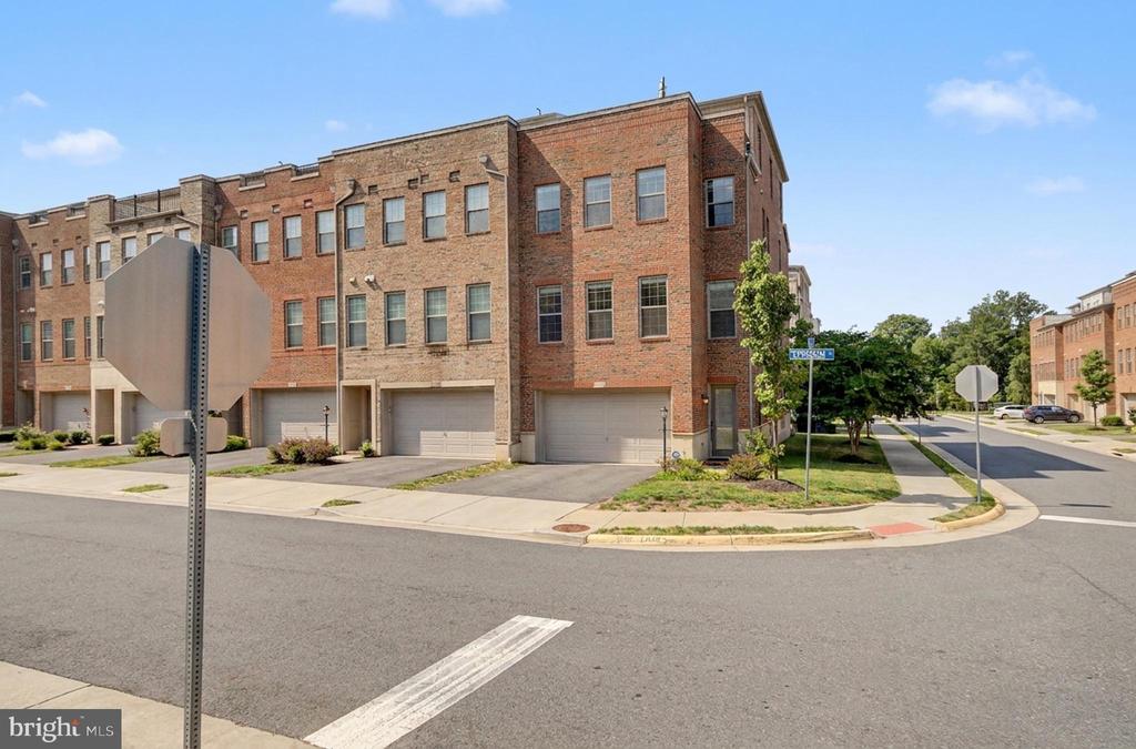 23398 EPPERSON SQUARE